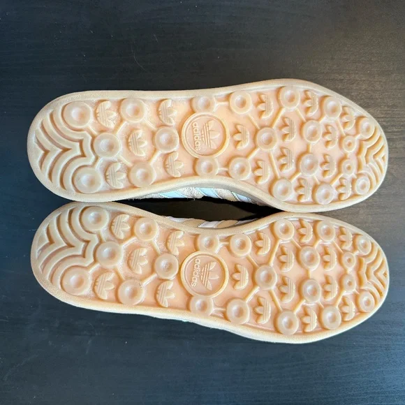 Womens Addidas Gazelle Shoe, Size 9.5 - Picture 4 of 4